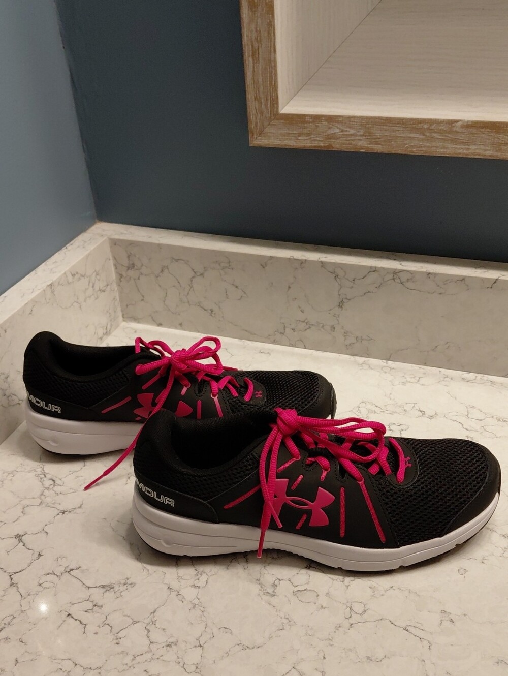 NEW Under Armour Dash RN 2 Women’s 9.5 Black/Pink Rare